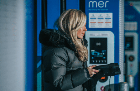 Ladda elbilen i Norge med vår app Mer Connect Sverige