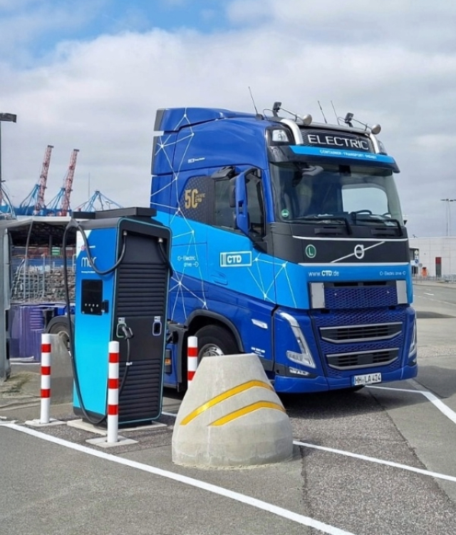Electric heavy goods vehicle charges at a Mer charge points